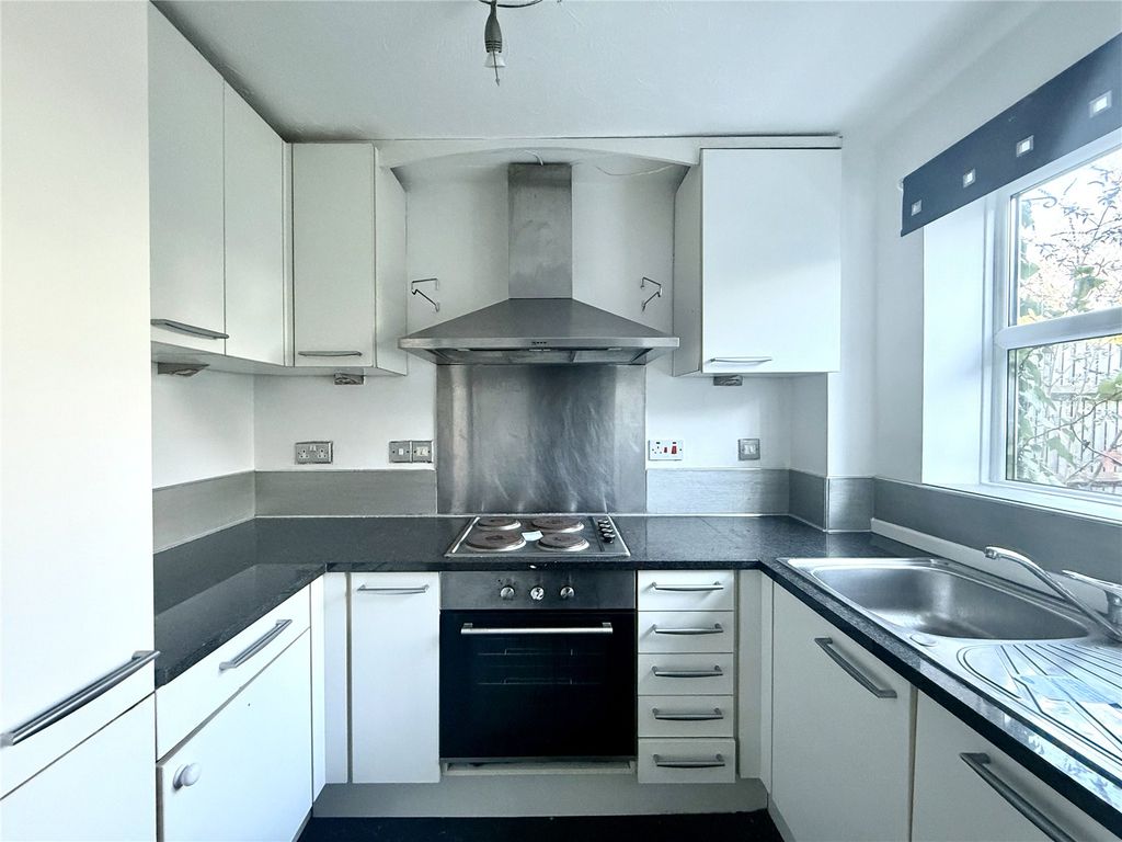 Property photo 3 of 8 Kitchen