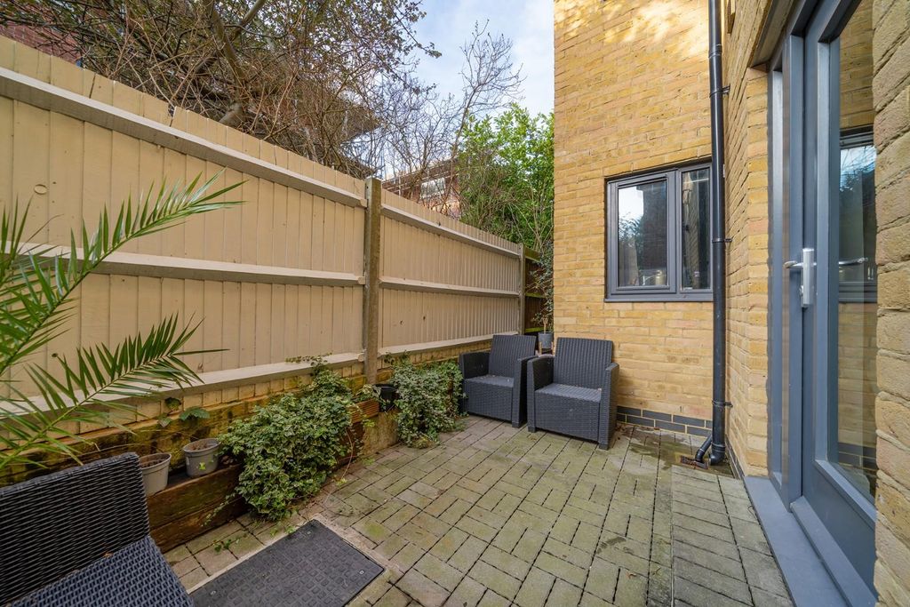 Property photo 2 of 14 Garden.Jpg