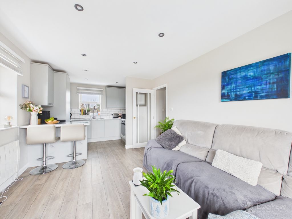 Property photo 1 of 17 Living Room- Mark Stephens Ewemove Newmarket And S