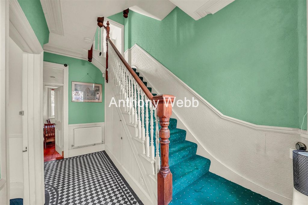 Property photo 2 of 22 Hallway