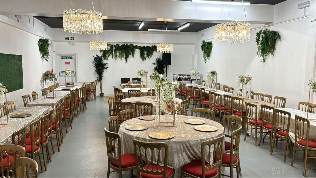 Property photo 3 of 10 Widen-1680-Noupsize77144-Ermias-Suite-Room.Jpg