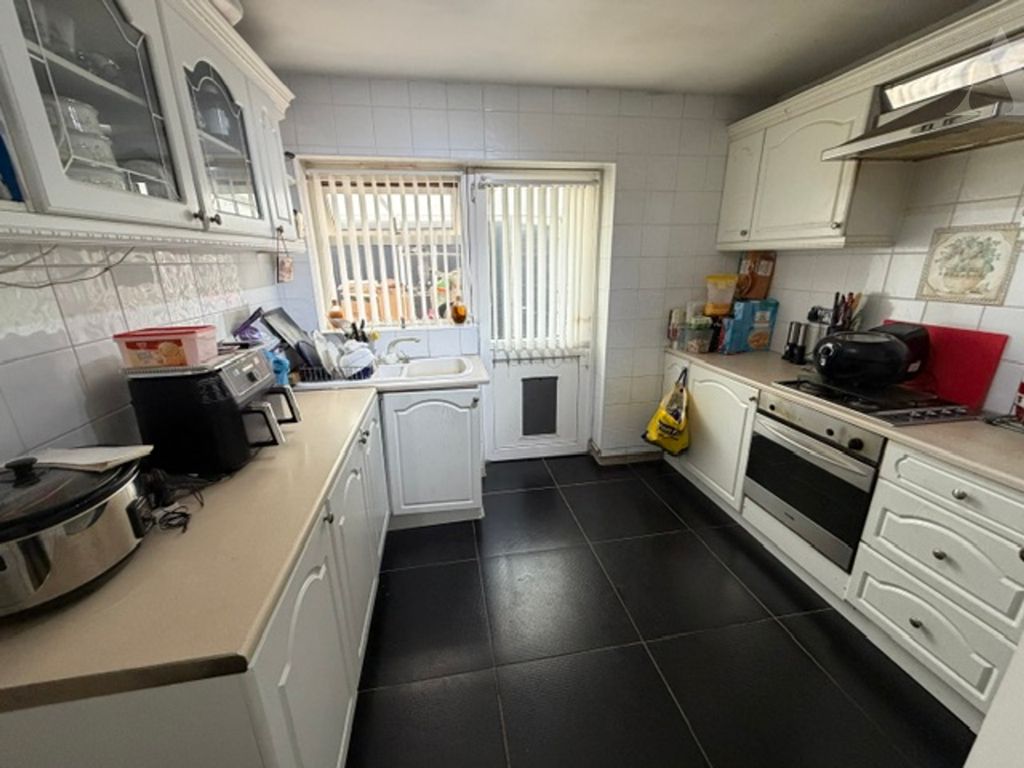 Property photo 3 of 11 166 Wardend Road Kitchen.Jpeg