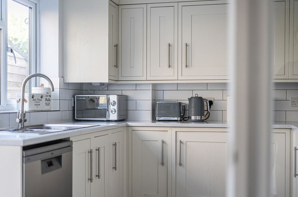 Property photo 3 of 22 1410660-14-69933d...