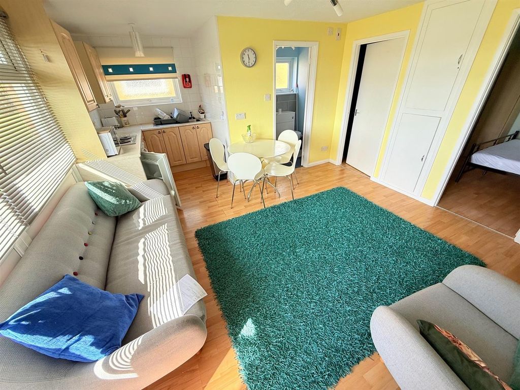 Property photo 2 of 8 Lounge/Dining Area