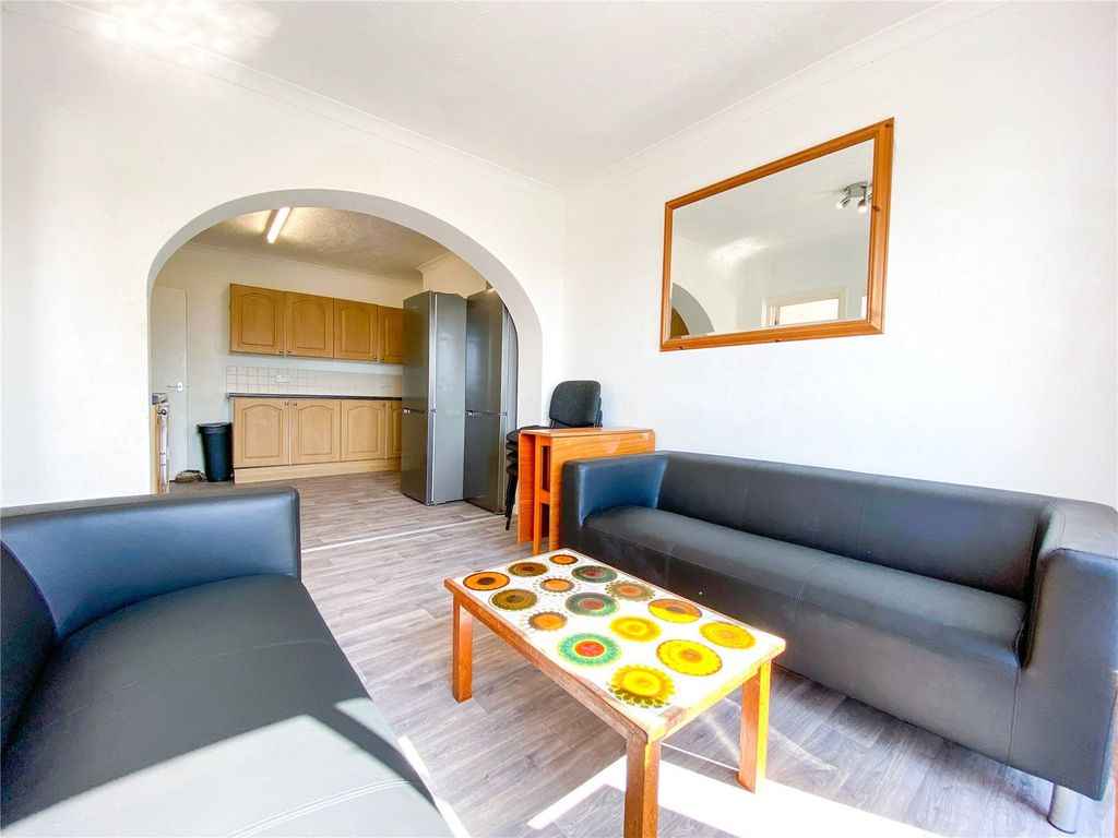 Property photo 1 of 23 Living Room