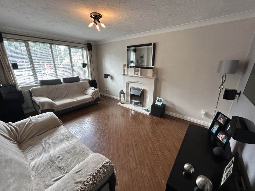 Property photo 2 of 28