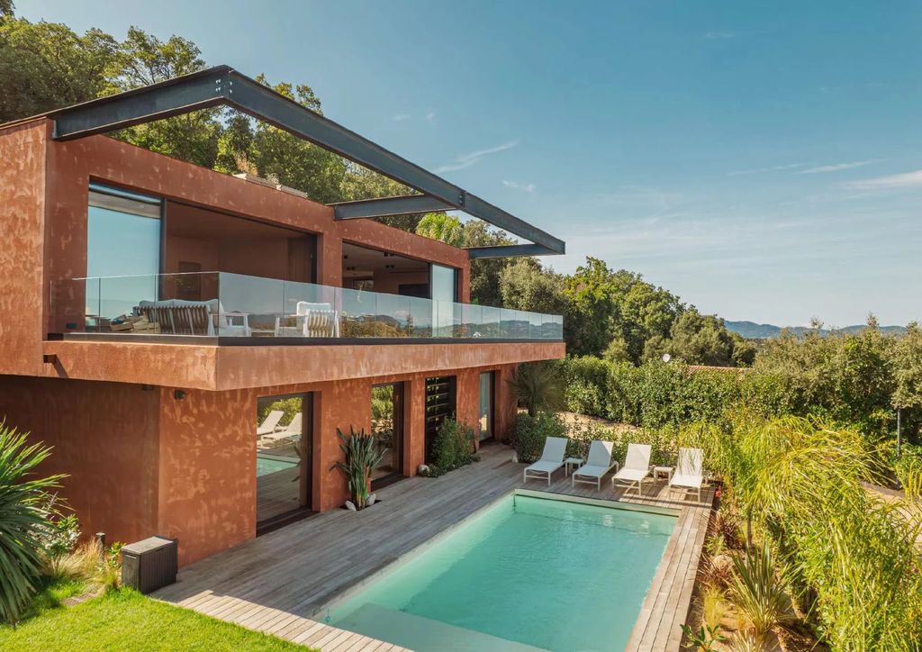 Property photo 1 of 8