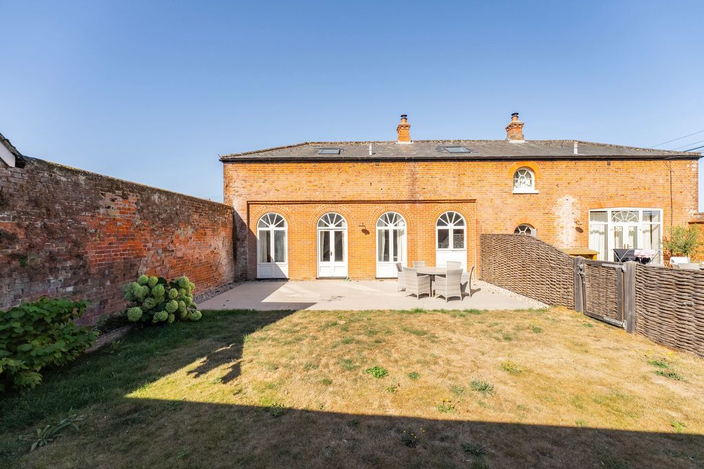 Property photo 2 of 21