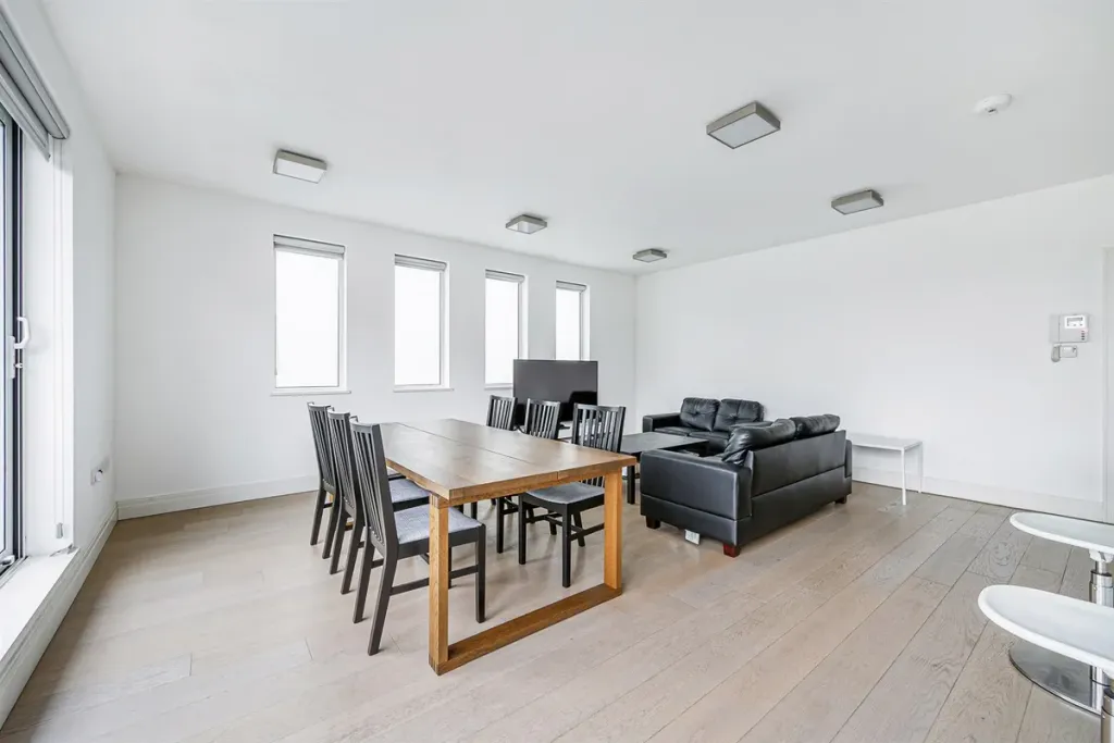 Property photo 3 of 6