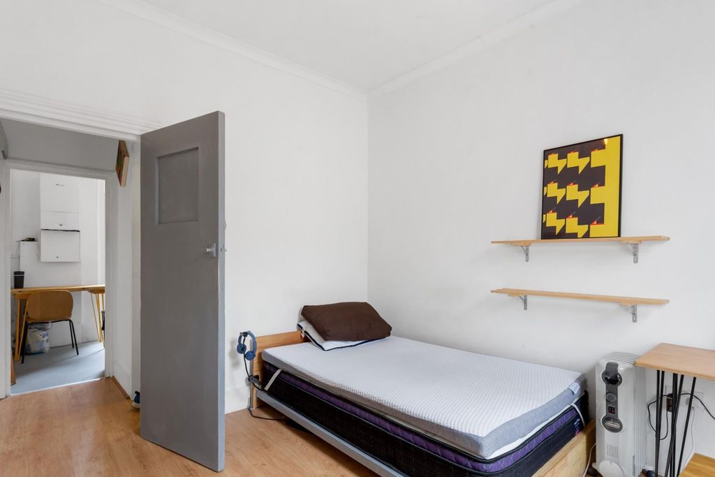 Property photo 3 of 10 Reception/Bedroom