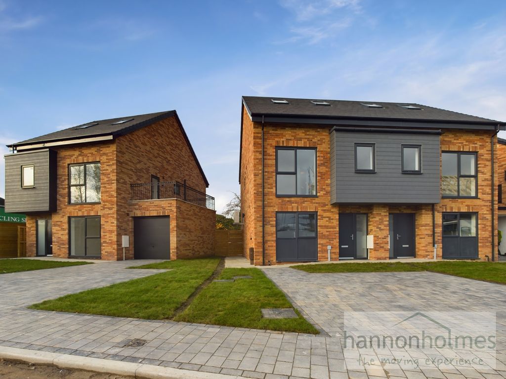 Property photo 1 of 17 Cam01073G0-Pr0214-Still037