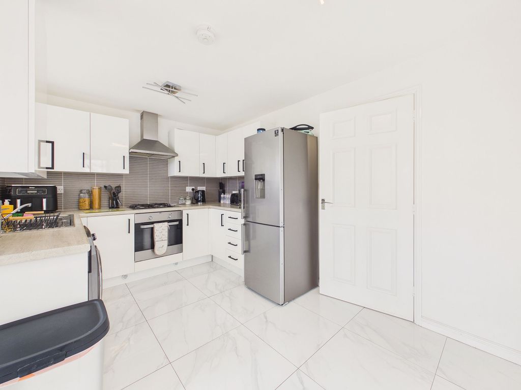 Property photo 2 of 12 Dining Kitchen