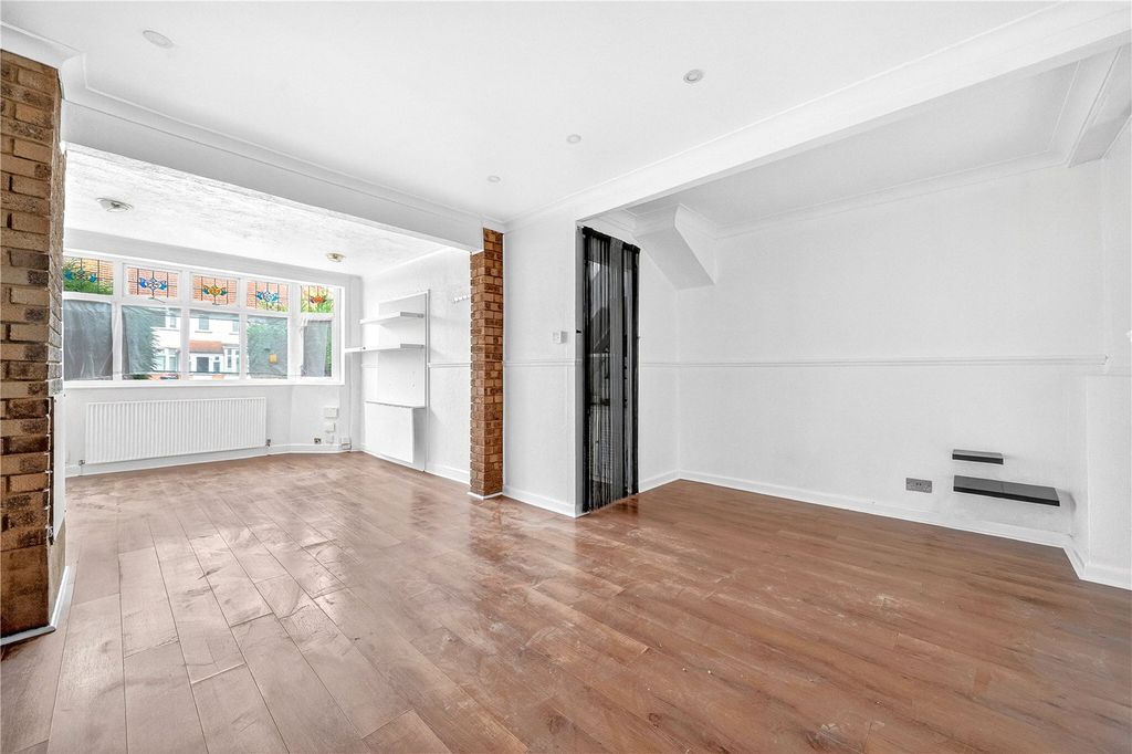 Property photo 2 of 20 Picture No. 15