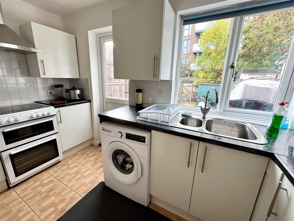 Property photo 3 of 5 Kitchen