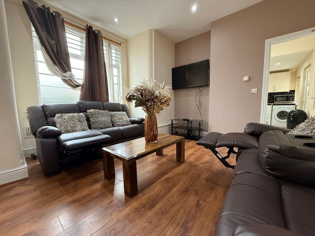 Property photo 2 of 17 Well-Presented Living Room With Comfortable Leathe...
