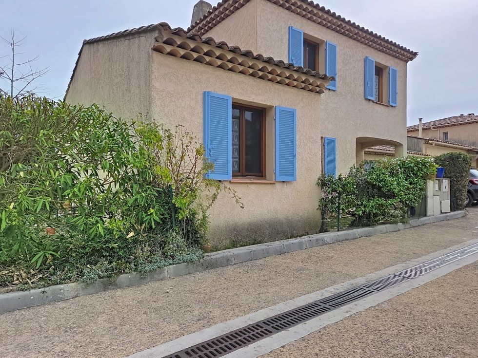 Property photo 2 of 11