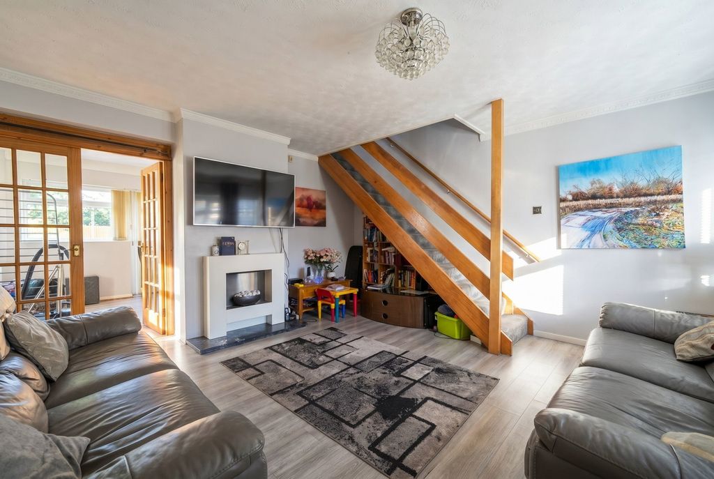 Property photo 2 of 17