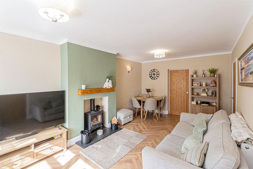 Property photo 2 of 20 Lounge