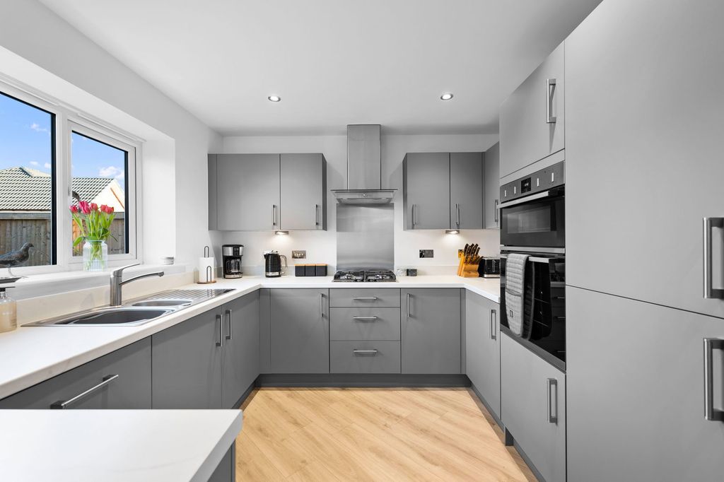 Property photo 3 of 35