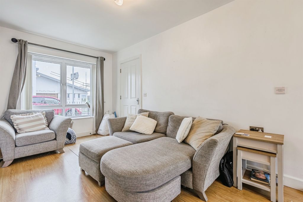 Property photo 2 of 25