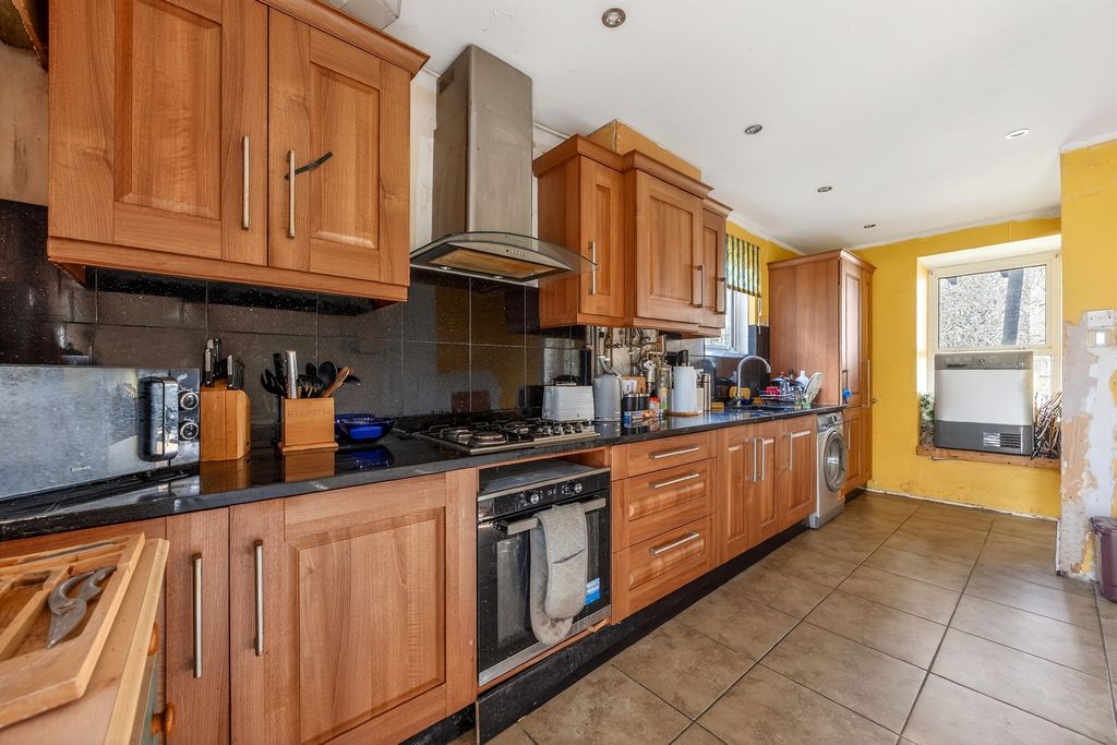 Property photo 2 of 18