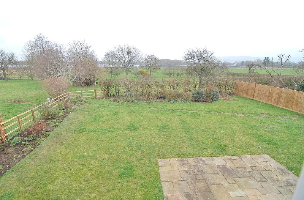 Property photo 2 of 25 Picture No. 13