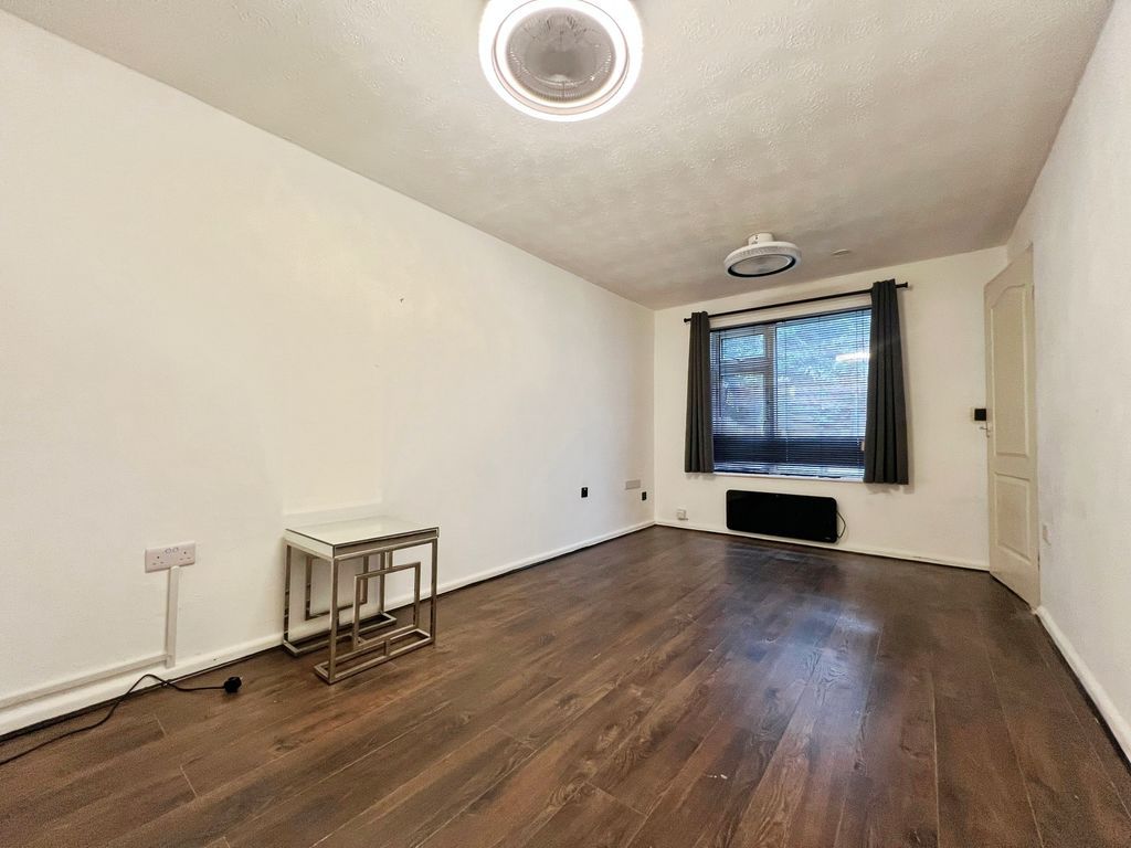 Property photo 2 of 9 Lounge