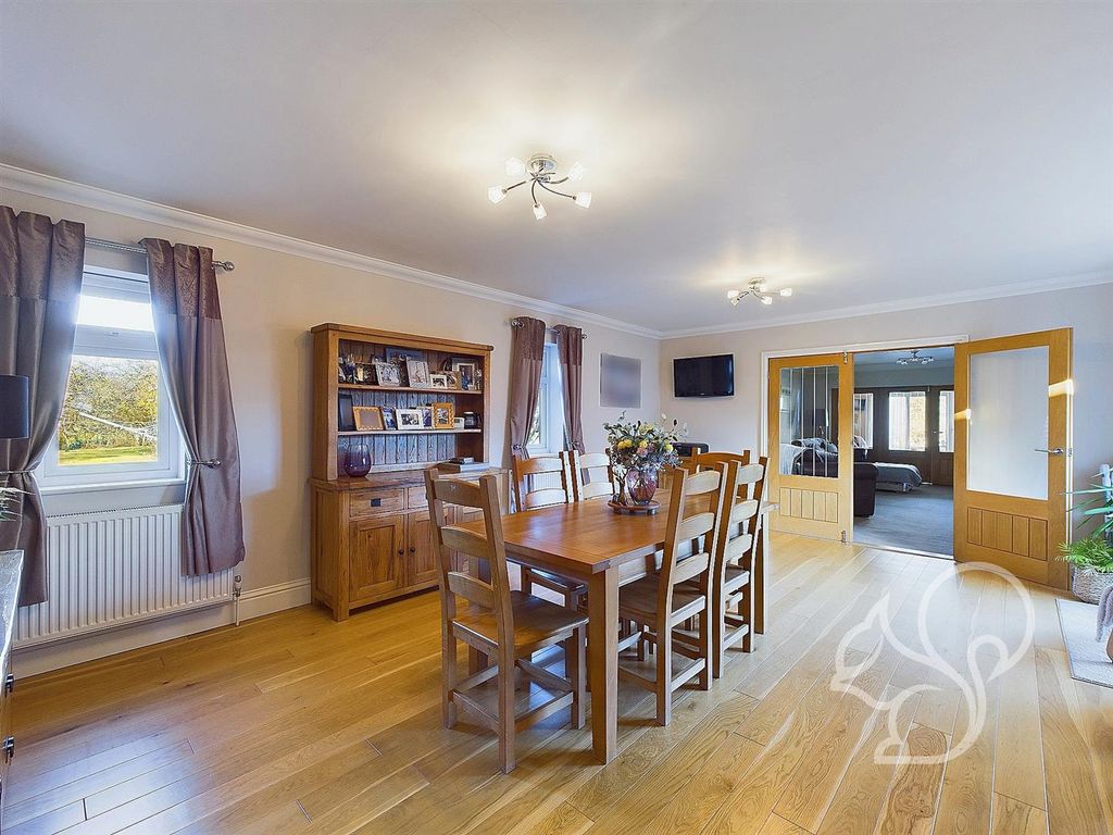 Property photo 2 of 46 Dining Room