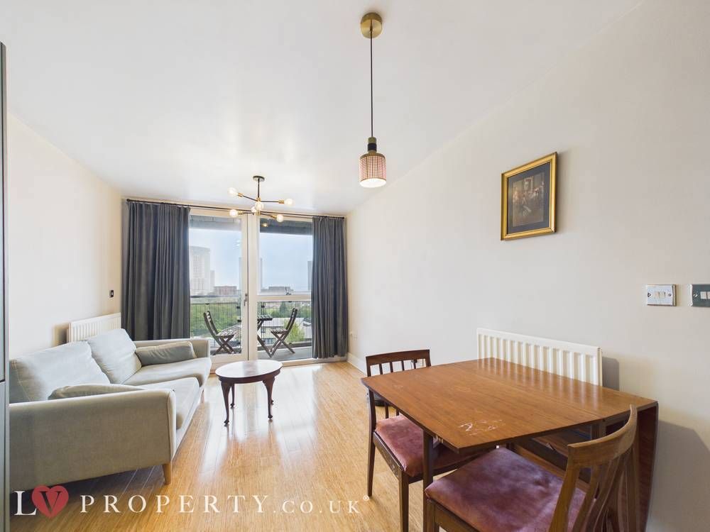 Property photo 2 of 6 Giraffe360-Still002