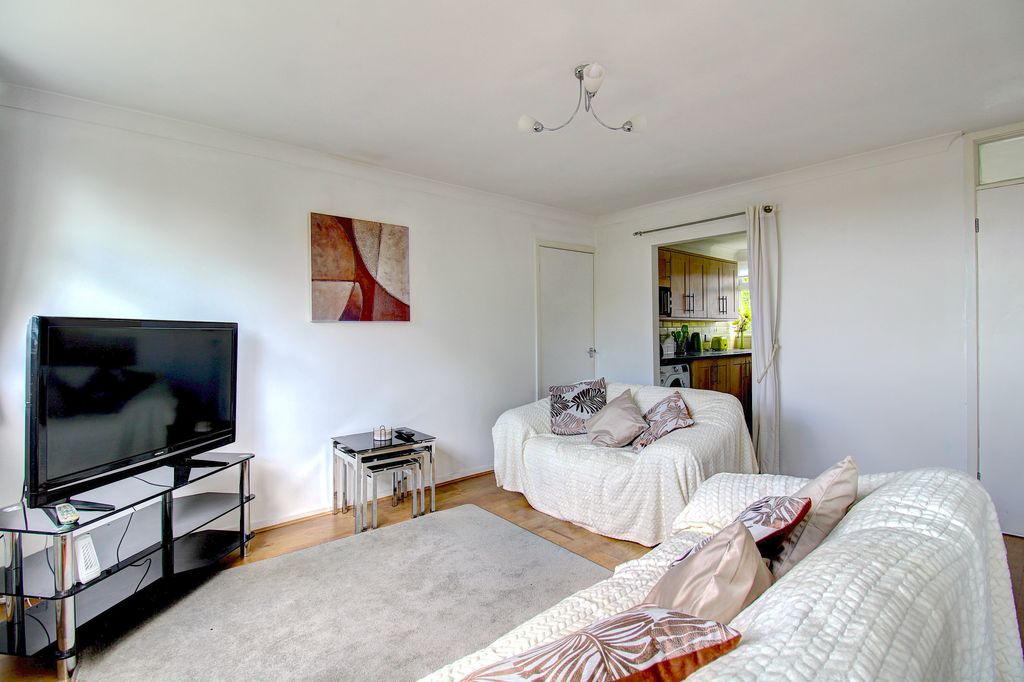 Property photo 3 of 17 Lounge (From Dining)