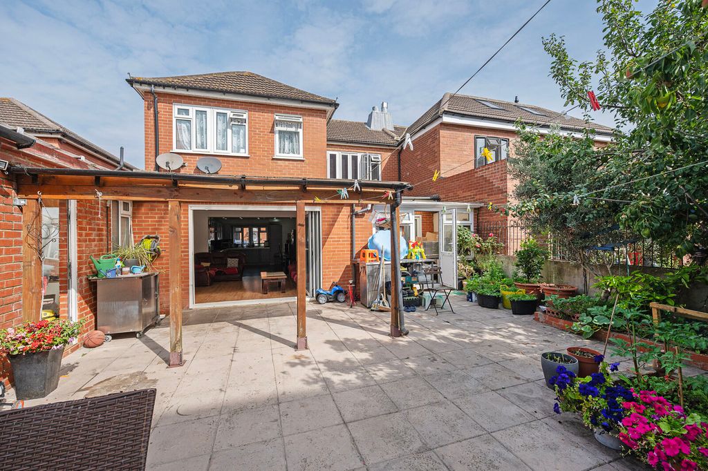 Property photo 2 of 16