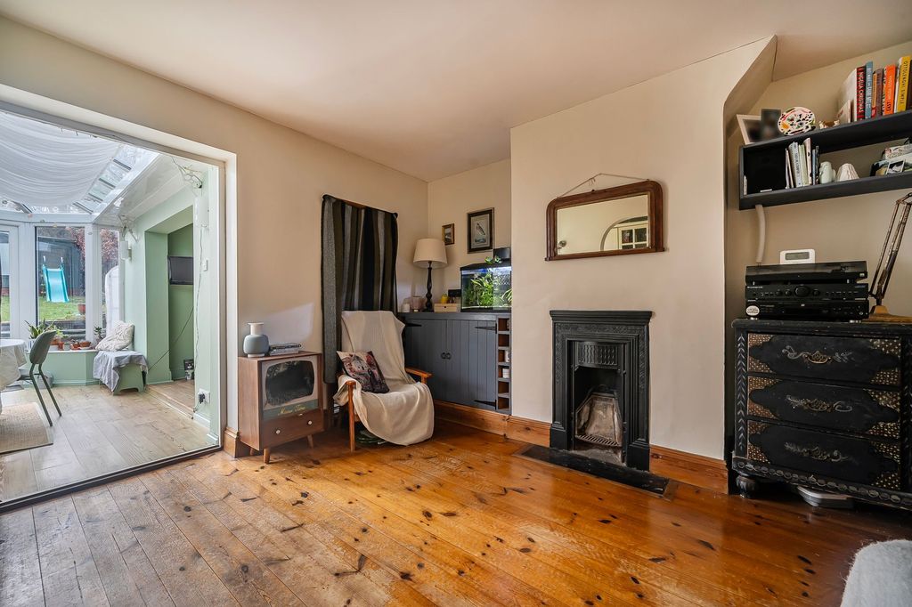 Property photo 3 of 17 Dining Room