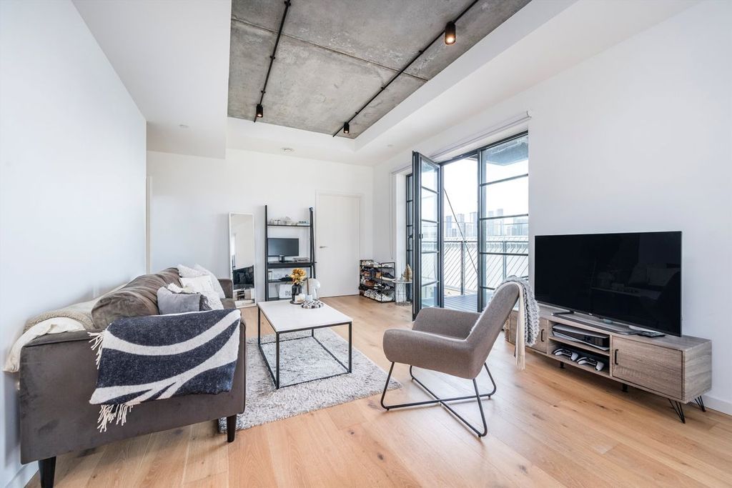 Property photo 3 of 8