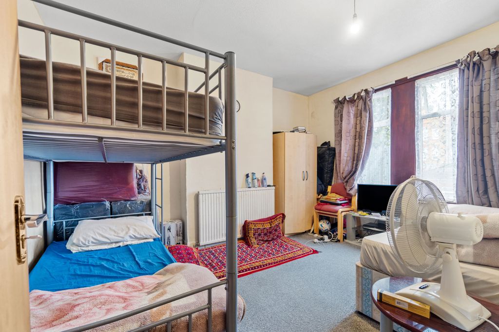 Property photo 3 of 25