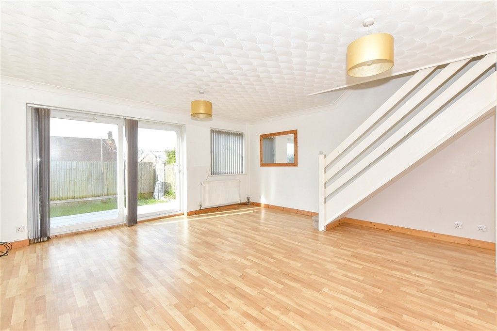 Property photo 3 of 10 Lounge