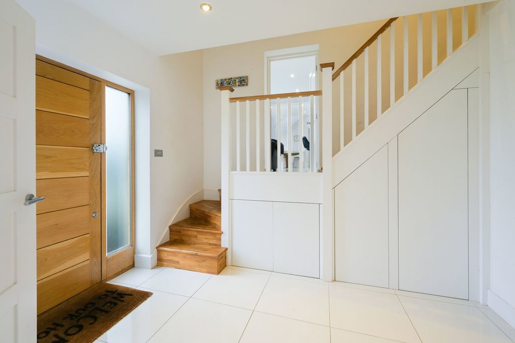 Property photo 3 of 41