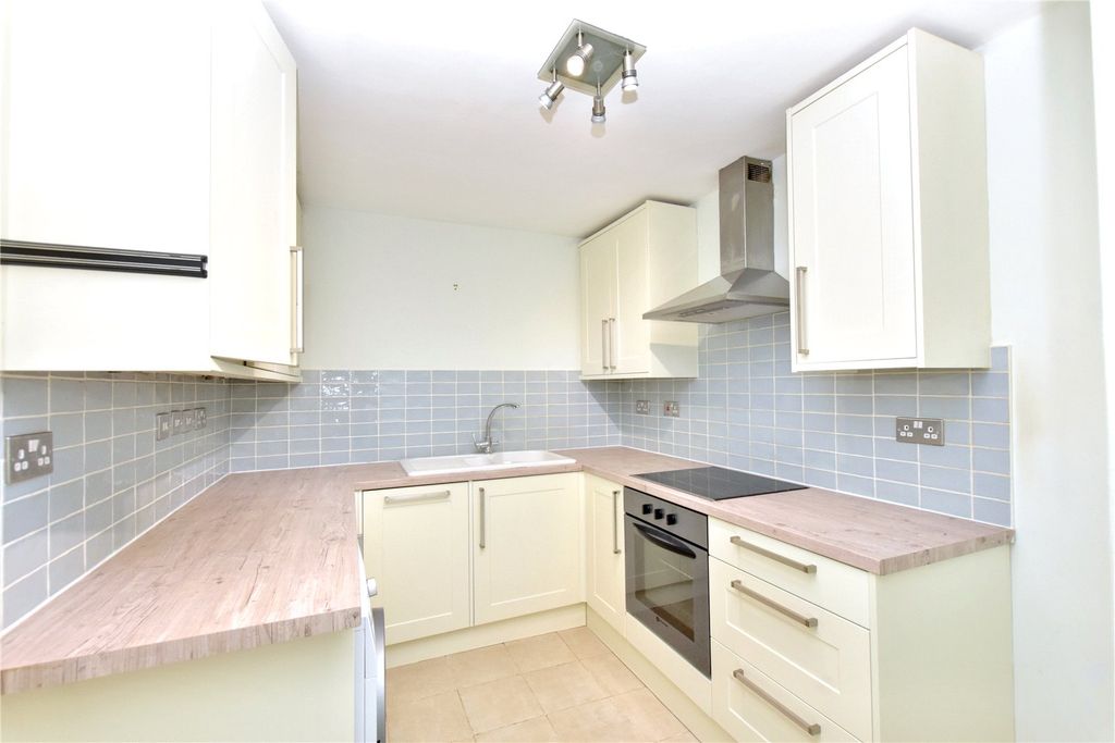 Property photo 2 of 13 Picture No. 12