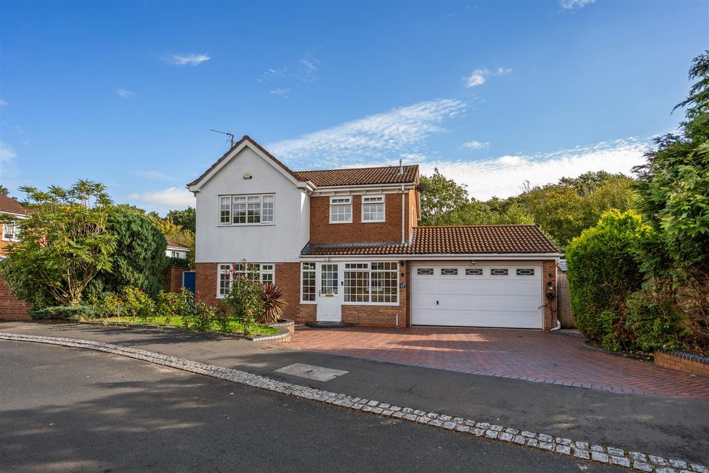 Property photo 1 of 16 12 Elmdon Coppice_4.Jpg