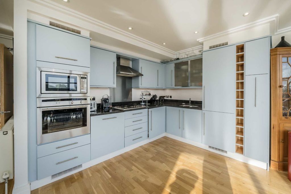 Property photo 2 of 9