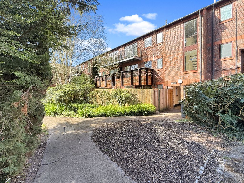 Property photo 1 of 14 Ca4Ca35977d481F0A56E25B090F7A36457Cf69Ae