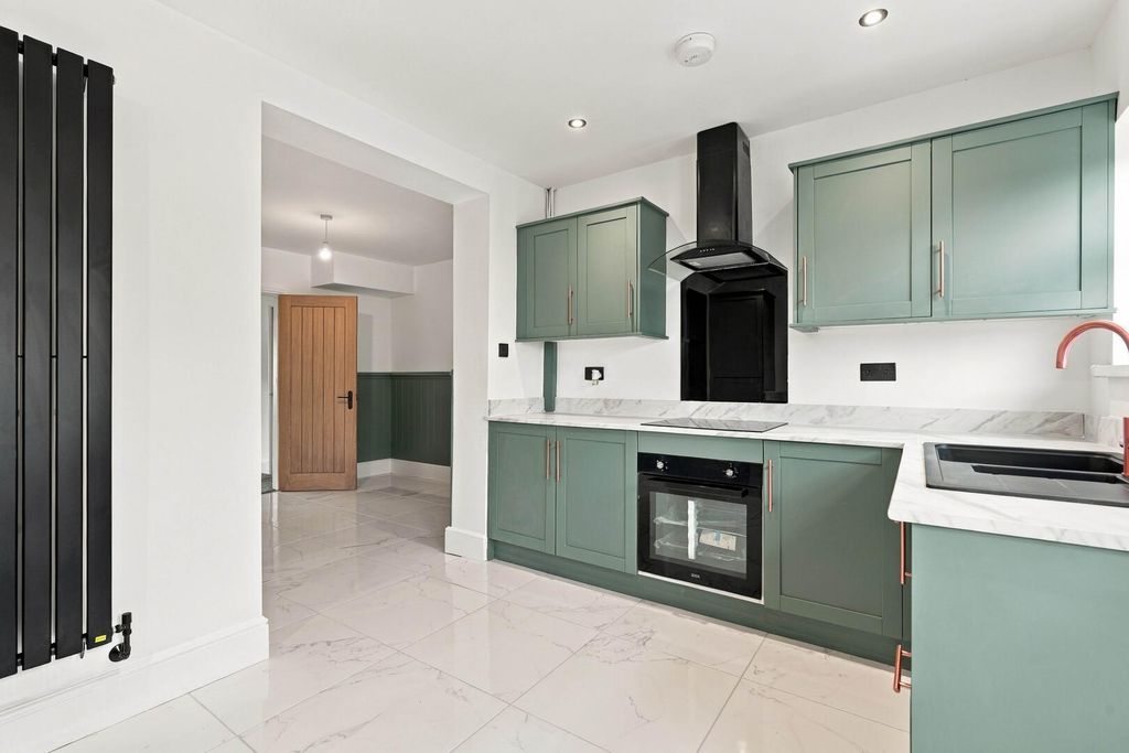 Property photo 3 of 27 Kitchen