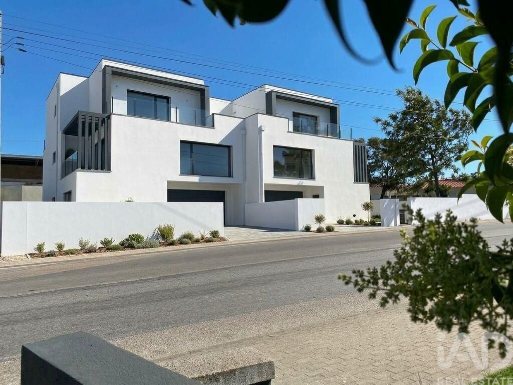 Property photo 1 of 40