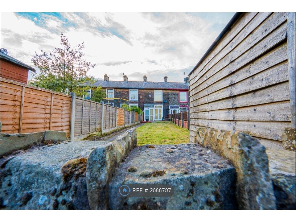 Property photo 1 of 32 Outside Front Garden