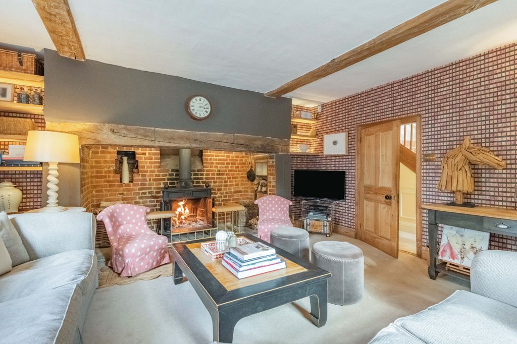Property photo 3 of 18 Sitting Room