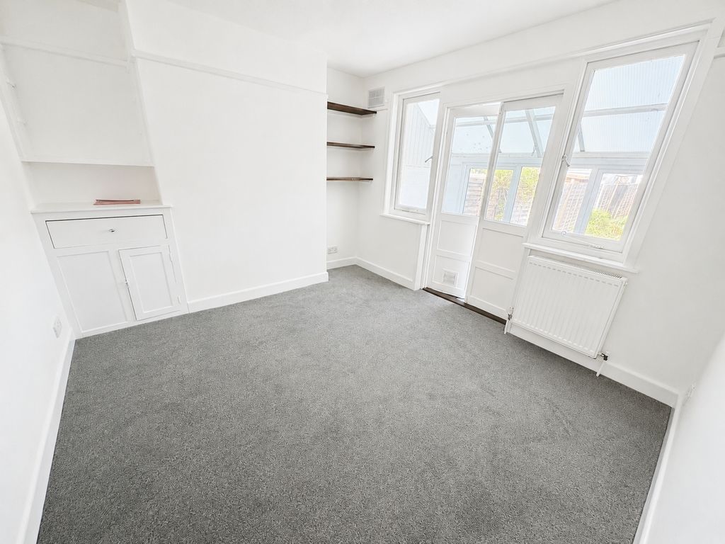 Property photo 3 of 10 Dining Room