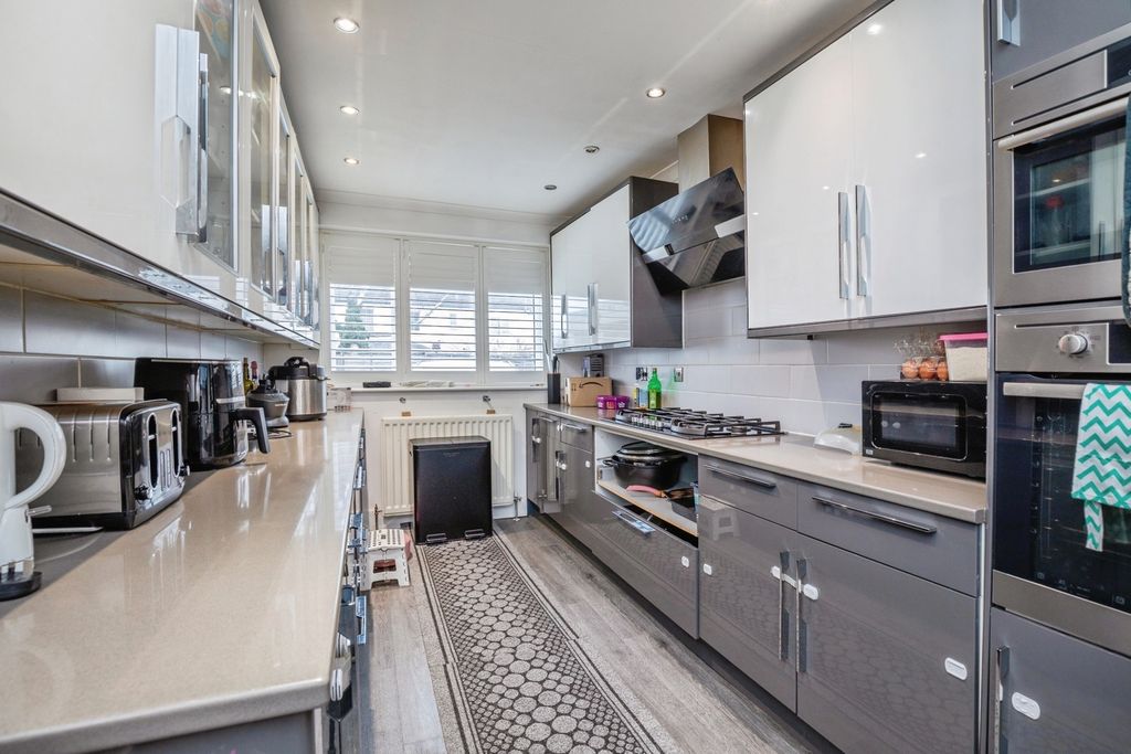 Property photo 2 of 16 Kitchen