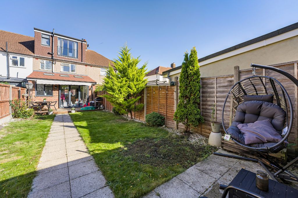 Property photo 2 of 28 Picture No. 14