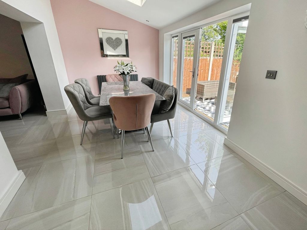 Property photo 3 of 34 Dining Area