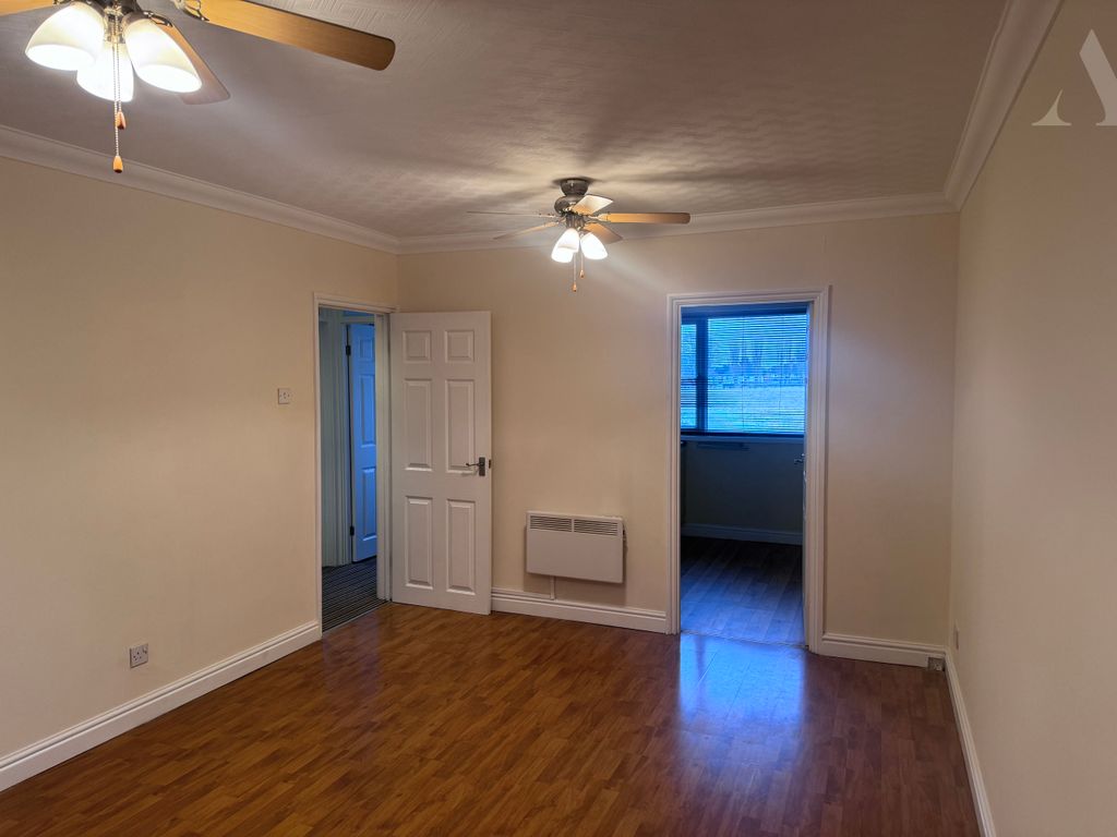 Property photo 3 of 11 65 Langham Close Lounge 2