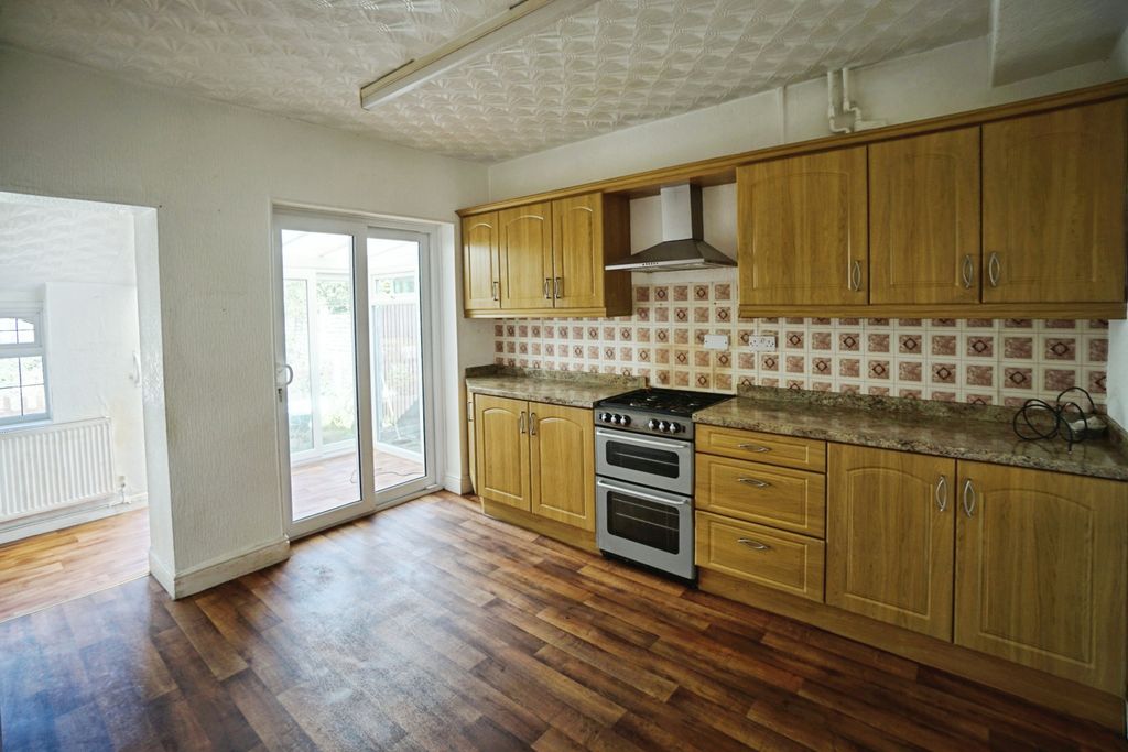 Property photo 2 of 11 Kitchen